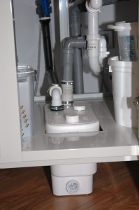 CON LA POMPA PER ACQUE CHIARE Sanispeed.nel Sanicubic sono state fatte confluire anche le acque del lavandino del laboratorio odontotecnico.