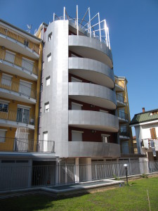 L’EDIFICIO Eco-Solare “Ecosun Building” realizzato a Milano, in zona Bicocca.