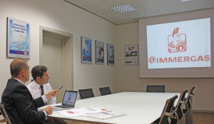Alfredo Amadei vice presidente Immergas e Ettore Bergamaschi, direttore marketing e comunicazione, insieme al nuovo marchio Immergas.