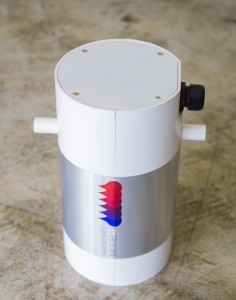HeatWorks Model 1 è un dispositivo  per il riscaldamento dell'acqua calda sanitaria, che utilizza tecnologie evolute per l'induzione termica del fluido e per il controllo elettronico del suo funzionamento. 