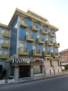 SUL TERRAZZO dell’Hotel Mirabel di Rimini sono stati installati 16 pannelli solari per una superficie complessiva di 40,16 mq.