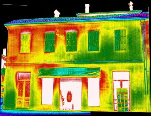 TERMOGRAFIA. Il drone equipaggiato con termocamera permette di verificare se un edificio presenta delle zone con perdita di calore.